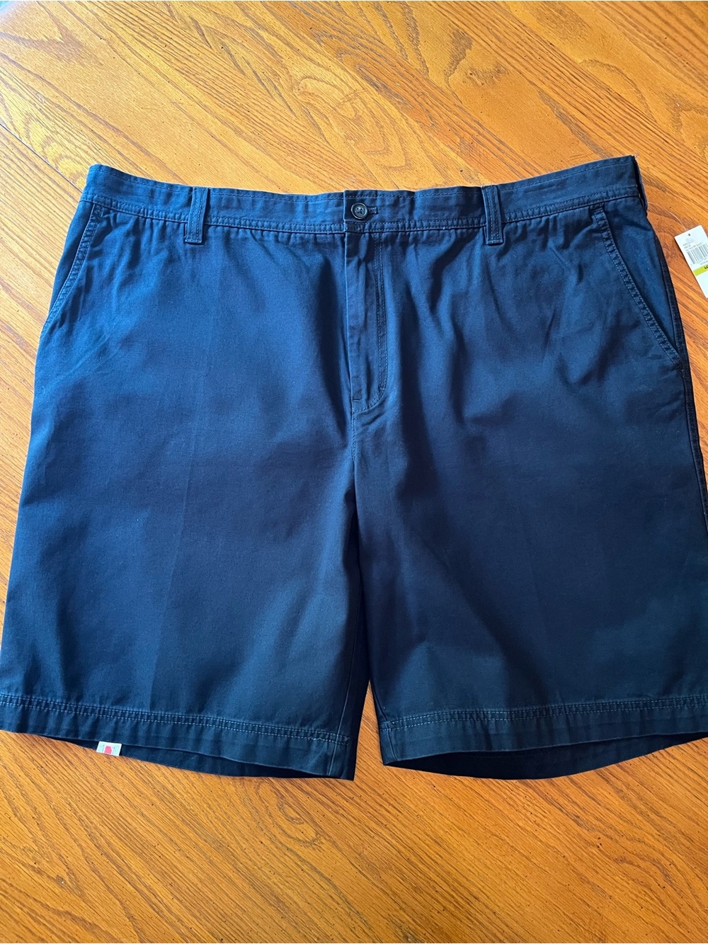 NWT Izod Men’s Saltwater 9.5” Flat Front Shorts Navy 44W